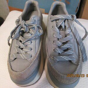 UGG Women's EZ-Duzzit Platform Sneakers Suede Size 7 Gray